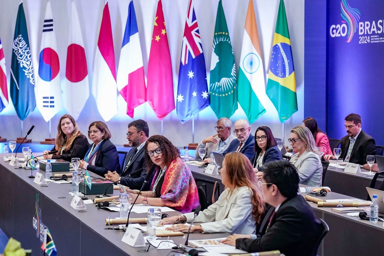 Durante abertura da primeira reunião ministerial do Grupo de Pesquisa e Inovação do G20, a ministra de Ciência, Tecnologia e Inovação do Brasil, Luciana Santos, deu destaque a necessidade de uma maior simetria em acesso e produção de ciência e tecnologia no cenário internacional. Encontro, que termina nesta quinta (19), tem indicativo de aclamação de uma declaração inédita sobre inovação aberta no fórum das maiores economias do mundo