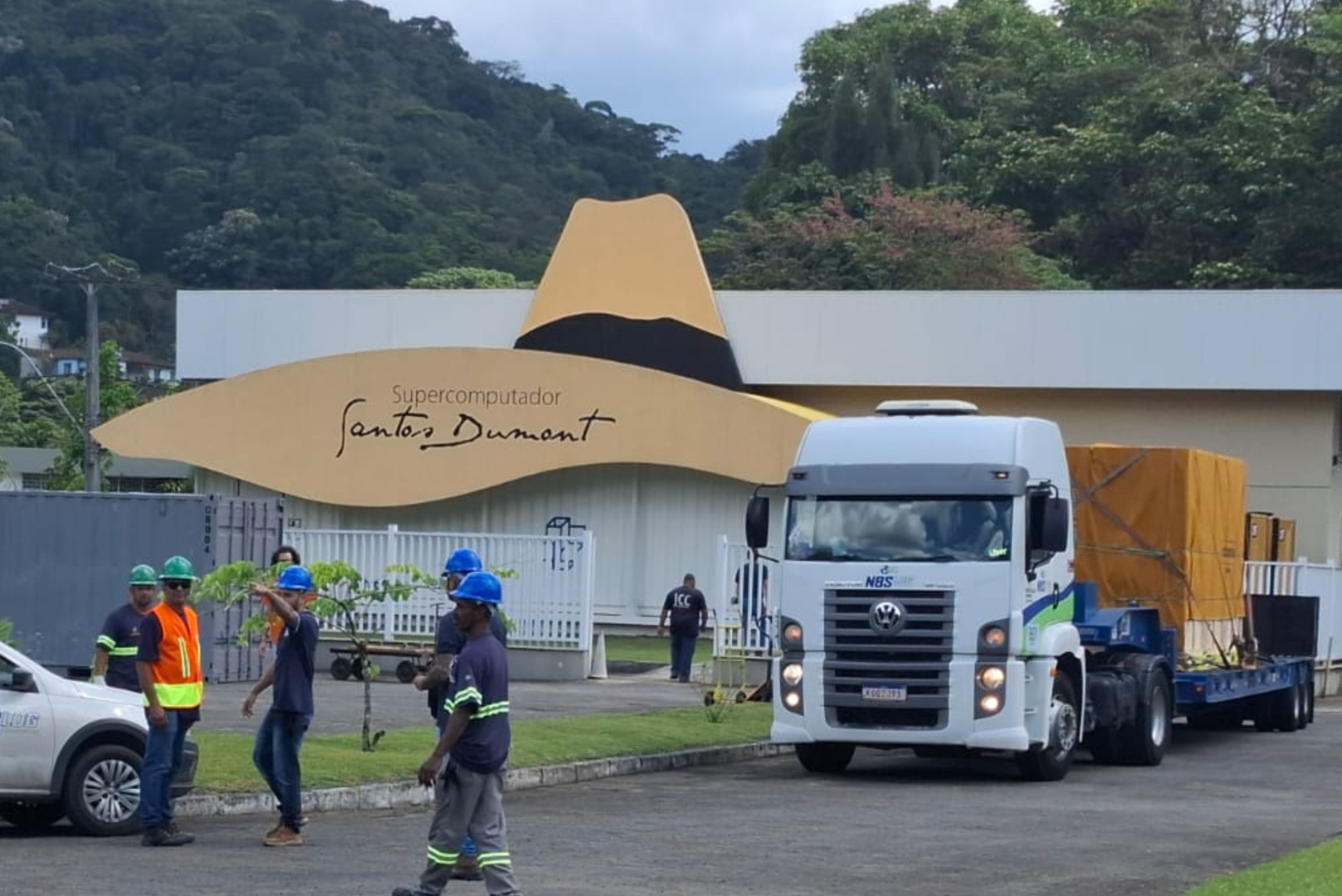 LNCC recebe novos equipamentos para aumentar a capacidade do Supercomputador Santos Dumont