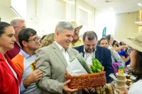 Ministro Paulo Teixeira visita a Feira Agro-Centro Oeste em Goiânia