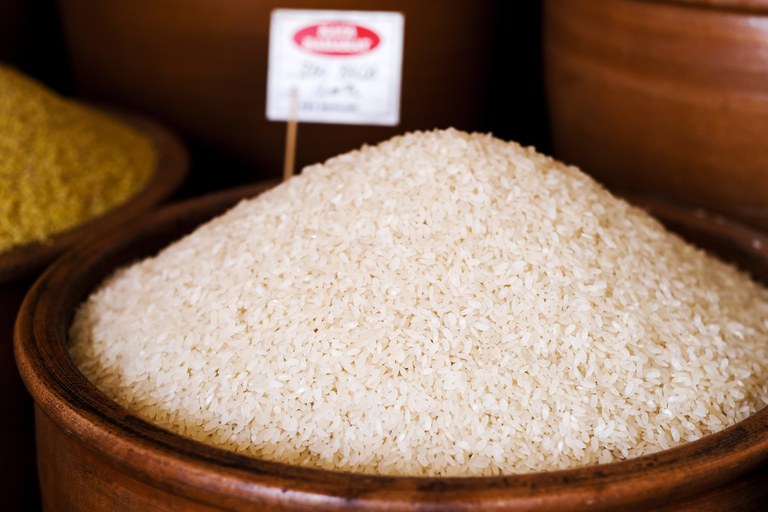 pile-of-raw-rice-in-bowl-2023-11-27-05-36-39-utc.jpg