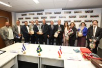 Ministro da Agricultura de Cuba visita cooperativas no Paraná e na Bahia