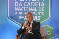 Ministro Paulo Teixeira destaca importância de diálogo entre governo e cadeia nacional de abastecimento