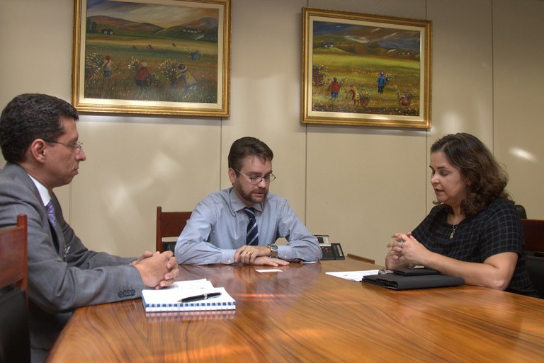 Comissão de Desaparecidos Políticos apresenta projetos ao ministro Gustavo Rocha