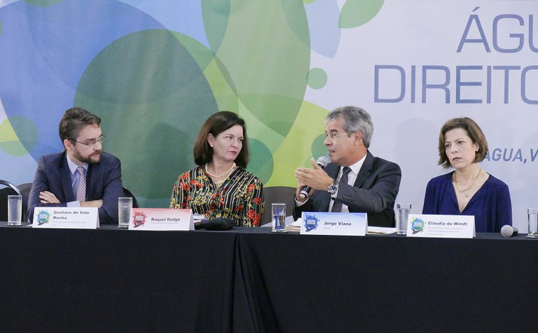 Ministro Gustavo Rocha defende inclusão do acesso a água como direito fundamental