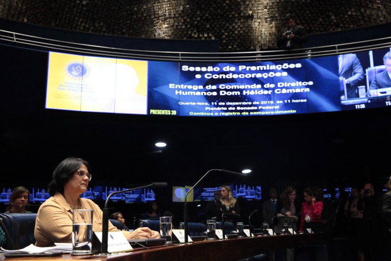 Comenda de Direitos Humanos Dom Helder Câmara é entregue à ministra Damares Alves no Senado Federal. (Willian Meira/MMFDH)