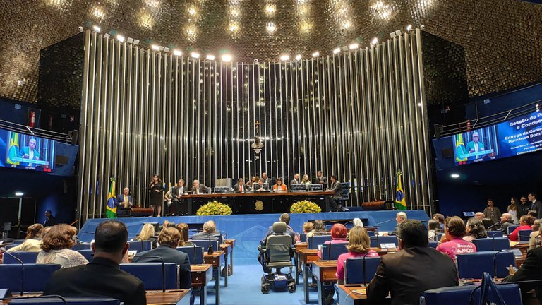 Comenda de Direitos Humanos Dom Helder Câmara é entregue à ministra Damares Alves no Senado Federal