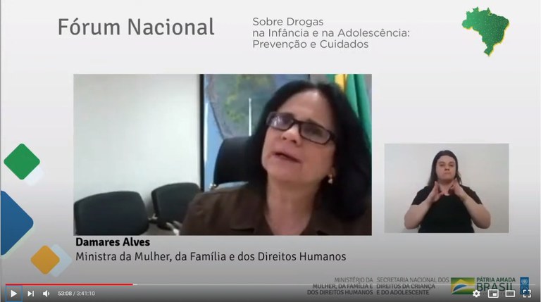 "Nós não vamos perder a guerra para as drogas", afirma ministra Damares em fórum