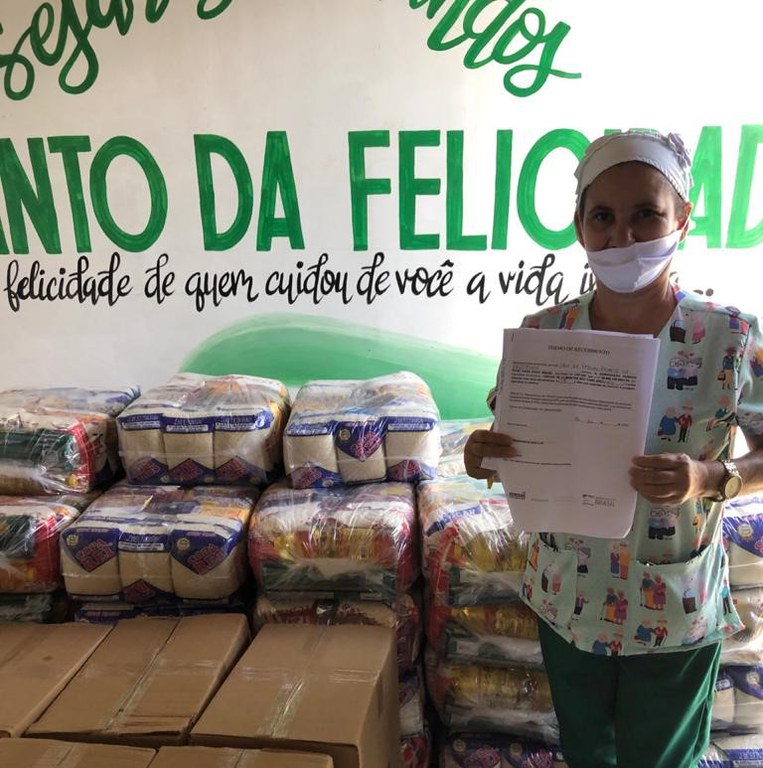 Covid-19: Instituições para idosos do país são beneficiadas com cestas e kits de higiene