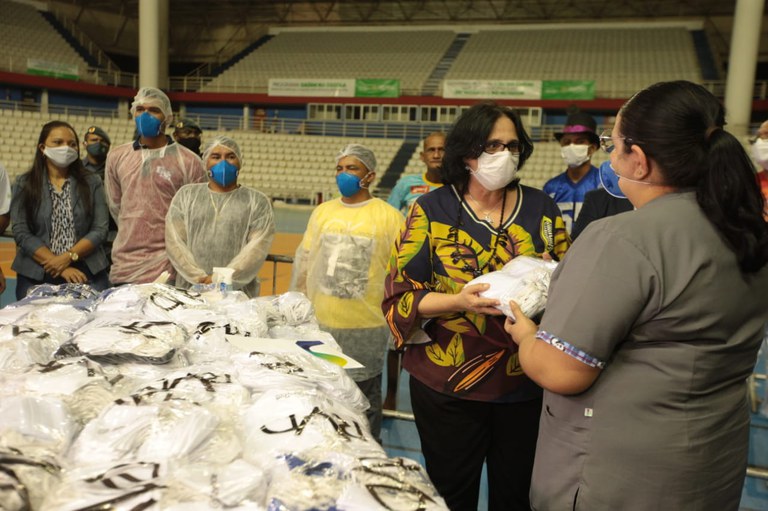 Pessoas em situação de vulnerabilidade social recebem 10 mil máscaras em Manaus (AM)