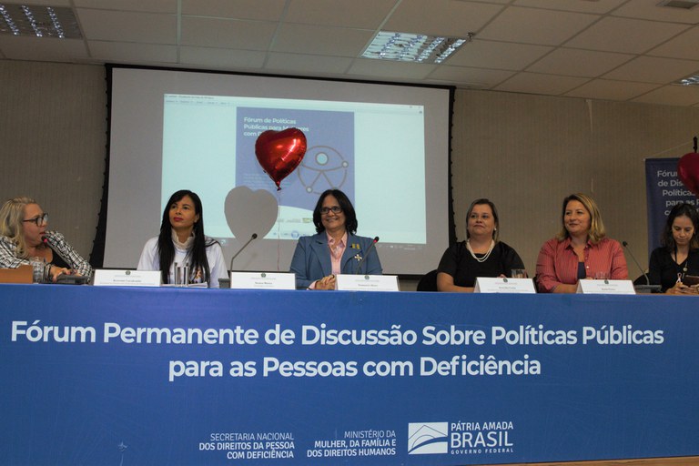 Ministra participa do Fórum de Políticas Públicas para Mulheres com Deficiência