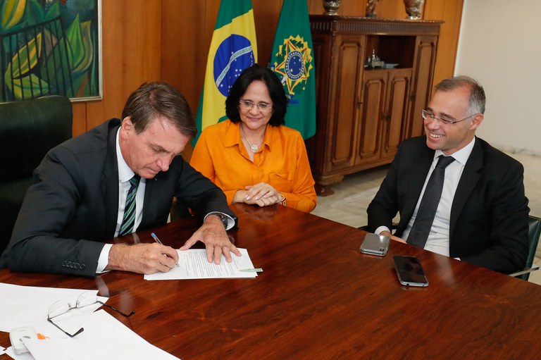 “Não vamos mais perder crianças no Brasil”, afirma ministra Damares Alves