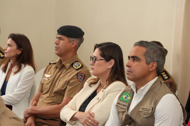 Ministra visita espaço da Caixa para orientação de mulheres sobre violência doméstica em BH