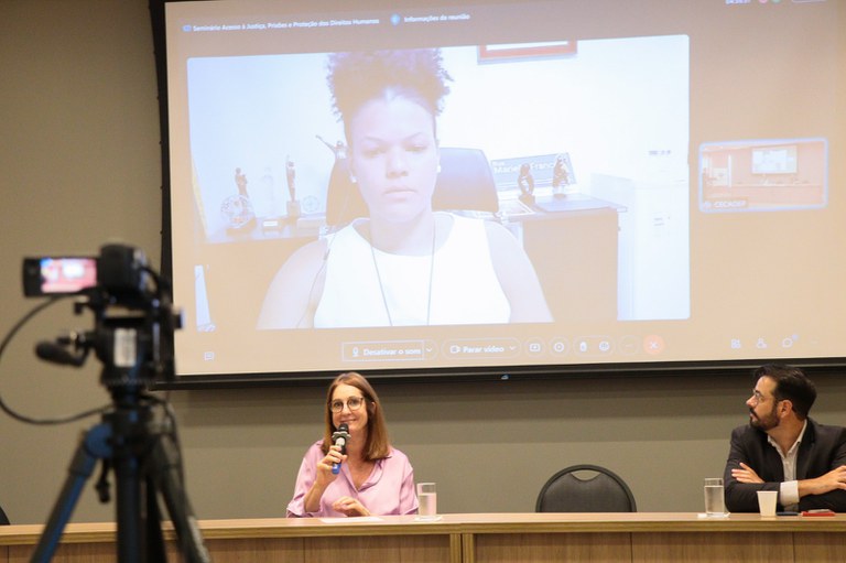 Em seminário, Isadora Brandão reflete sobre racismo e sistema penal