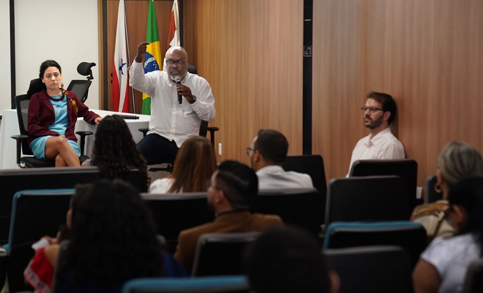 Da esquerda para a direita, a coordenadora Maia Aguilera e o secretário Bruno Renato  (Foto: Gabriela Catunda)