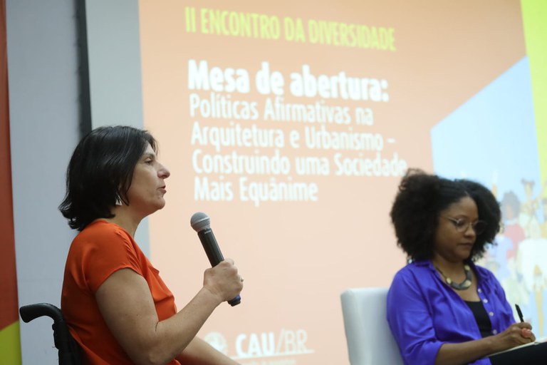 Secretária Anna Paula Feminella participa da mesa de abertura do 2º Encontro da Diversidade, promovida pelo Conselho de Arquitetura e Urbanismo