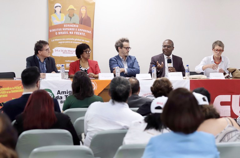 Em seminário, ministro Silvio Almeida defende proteção da dignidade humana nas relações trabalhistas