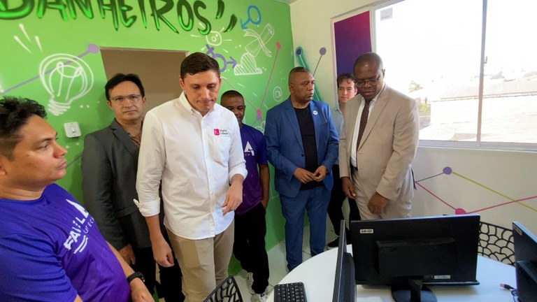 Com a presença do ministro Silvio Almeida, Escola de Formação Tecnológica Favela EduTech, da Cufa, é inaugurada no CE