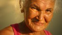 Edital "Viva + Periferia" busca organizações civis interessadas em mapear e entregar equipamentos para pessoas idosas acamadas nas periferias