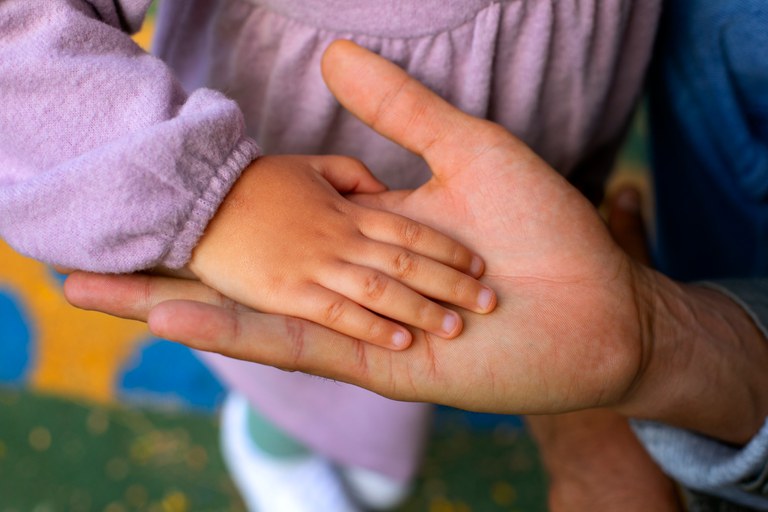 Lei garante a crianças e adolescentes o direito de visitar pais internados em instituição de saúde