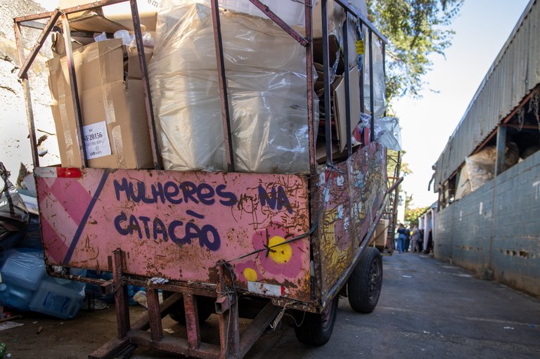 Políticas para pessoa em situação de rua avançam com parcerias do Governo Federal com cooperativas de catadores de BH e SP