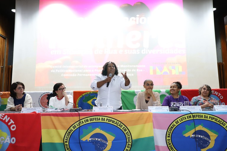 Ministra Macaé Evaristo destaca urgência de políticas públicas para mulheres em situação de rua