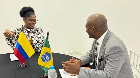 Durante a agenda, o ministro se reuniu com a vice-presidenta da Colômbia, Francia Márquez (Foto: Ruy Conde - Ascom/MDHC)