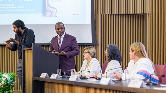 Centenas de pessoas lotaram o auditório da Sede I do Ministério dos Direitos Humanos e da Cidadania