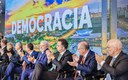 Ministro Silvio Almeida participa de ato em defesa da democracia após um ano dos ataques de 8 de janeiro