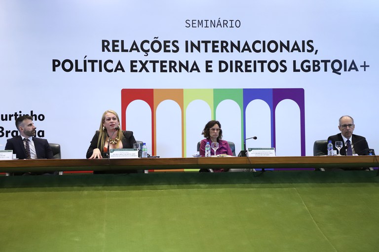 Brasil protagoniza debate sobre promoção de direitos das pessoas LGBTQIA+ em seminário com autoridades internacionais