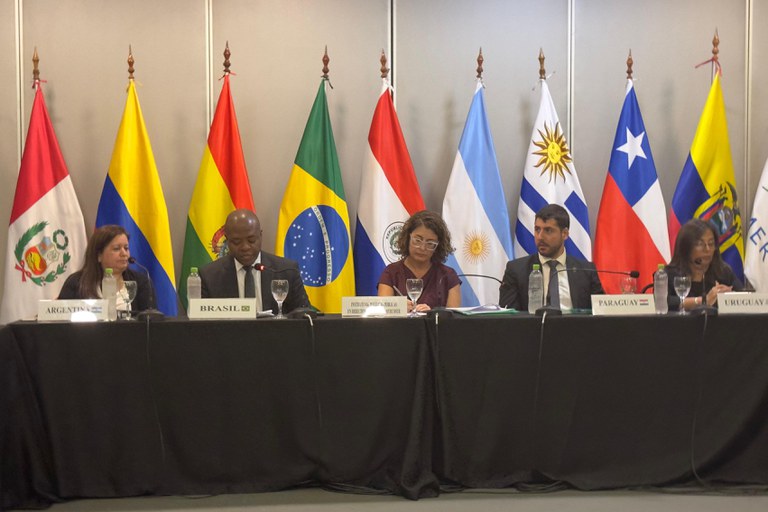 Silvio Almeida conclama países-membros do Mercosul à responsabilidade em defesa da regulação das plataformas digitais