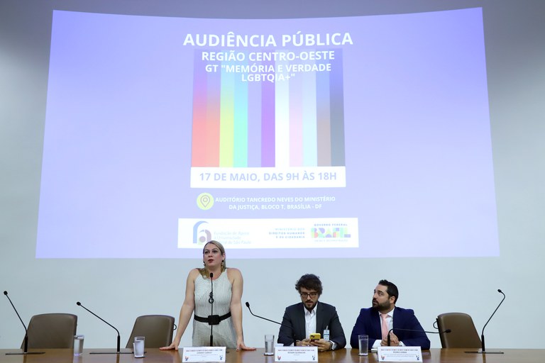 Symmy Larrat defende criação de uma política nacional de reparação da memória LGBTQIA+