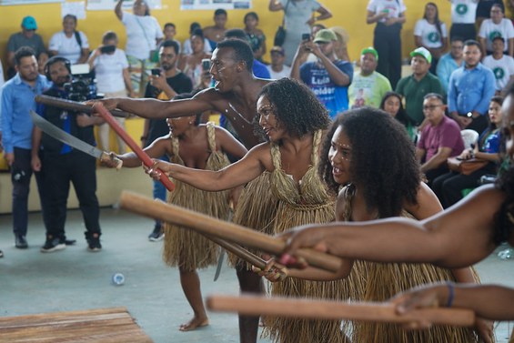 Durante o evento, os moradores de Curralinho, no Pará, fizeram uma apresentação cultural (Foto: Ana Rosa/MMA)