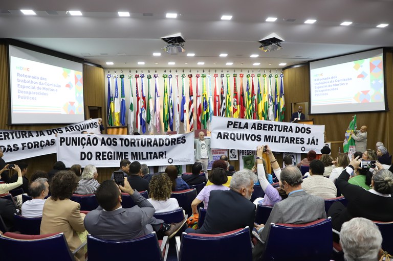 Conquistas incluem apreciação de mais de 1,5 mil requerimentos de anistia, andamento na construção de memorial onde a ditadura ceifou vidas, reabertura da Comissão sobre Mortos e Desaparecidos e sinalização de lugares em que pessoas foram escravizadas