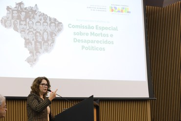 A presidenta da Comissão Especial sobre Mortos e Desaparecidos Políticos durante a reabertura do colegiado (Foto: Clarice Castro) 