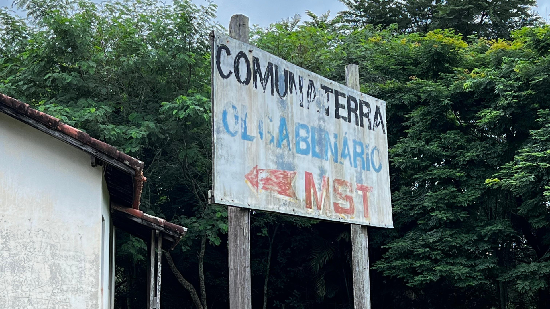 No ataque ao Assentamento Olga Benário, oito pessoas foram atingidas pelos tiros; dessas, duas morreram na hora e outras duas seguem internadas no Hospital Regional de Taubaté