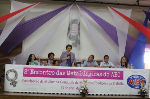 Ministra Eleonora Menicucci discursa em encontro de metalúrgicas, em São Bernardo do Campo (SP) Foto: Raquel Camargo/SMAC 