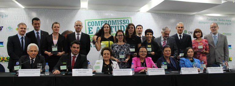 Empresas firmaram compromisso para trabalhar temática da violência contra as mulheres com público interno e externo. Foto: Roseli Garcia/SPM