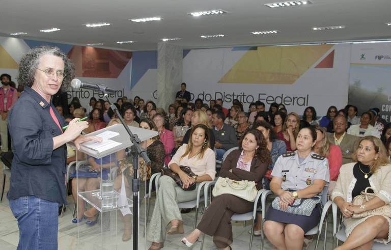 Tatau Godinho, da SPM, destacou ação articulada entre gestores e a sociedade civil para construção do plano. Foto: Mariana Raphael/SEM-DF