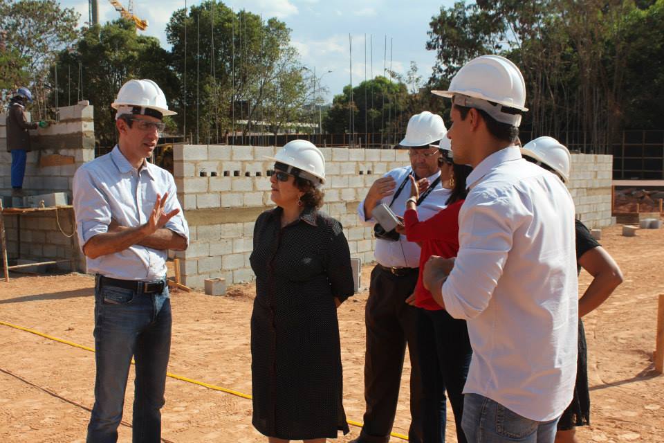 15-09  Ministra vistoria obras.jpg