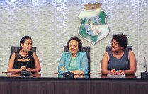 Ministra na reunião do Conselho Cearense de Direito da Mulher  com as coordenadoras de Políticas Públicas para Mulheres do Estado do Ceará, Camila Silveira, e da Igualdade Racial, Zelma Madeira