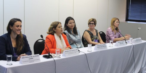 Juizes, promotores e defensores públicos reunidos em Brasília para discutir a Lei Maria da Penha. 