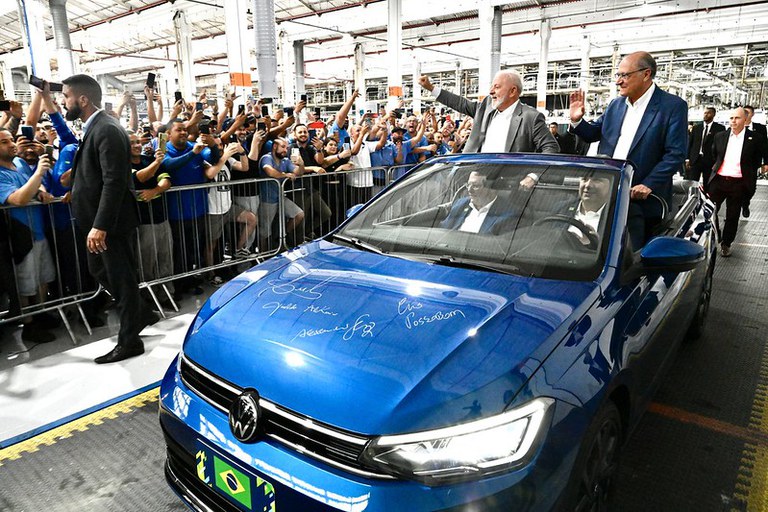 Volkswagen anuncia R$ 16 bi em investimentos, depois de apoio do governo à  indústria automotiva