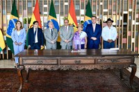 Brasil e Bolívia assinam memorando para produção de fertilizantes