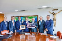 Em encontro com Lula e Alckmin, executivos da GM anunciam plano de investimentos no Brasil