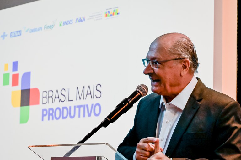 Indústria de alimentos anuncia R$ 120 bilhões de investimentos até 2026