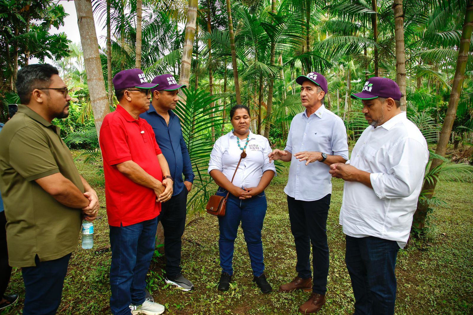 Waldez visita produtores de açaí e destaca microcrédito