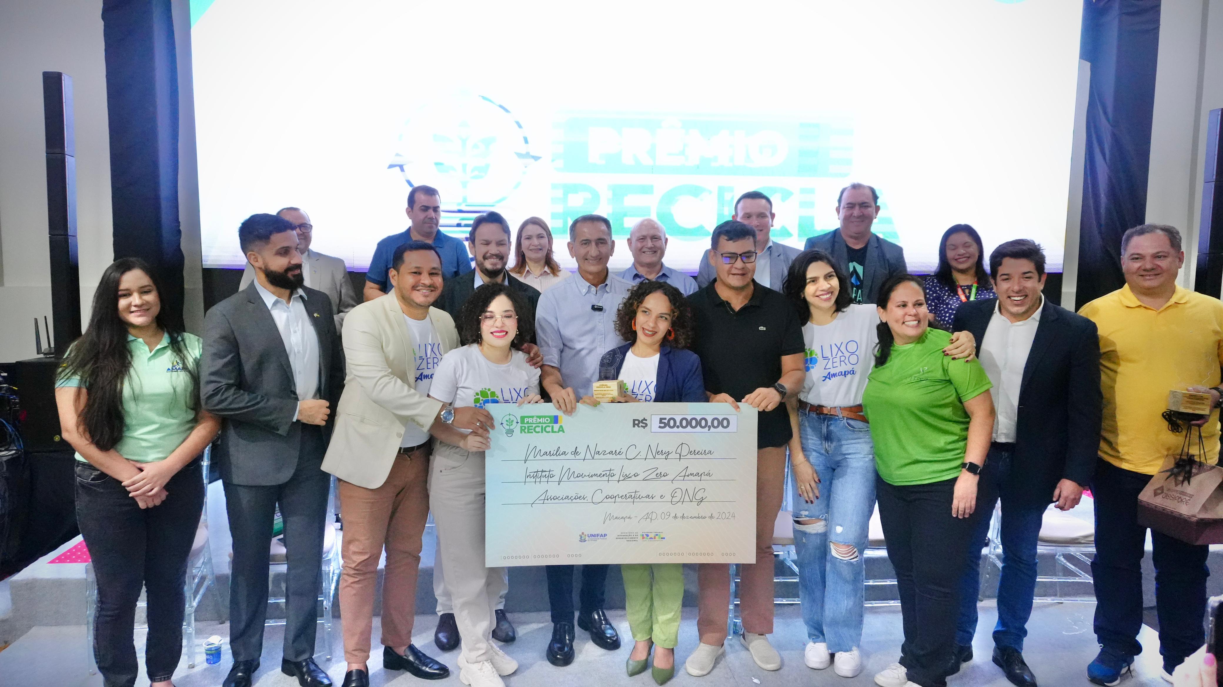 Waldez Góes participa de cerimônia de premiação do Projeto Recicla Amapá