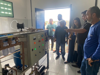 Equipe inaugura o milésimo sistema de dessalinização no Ceará.