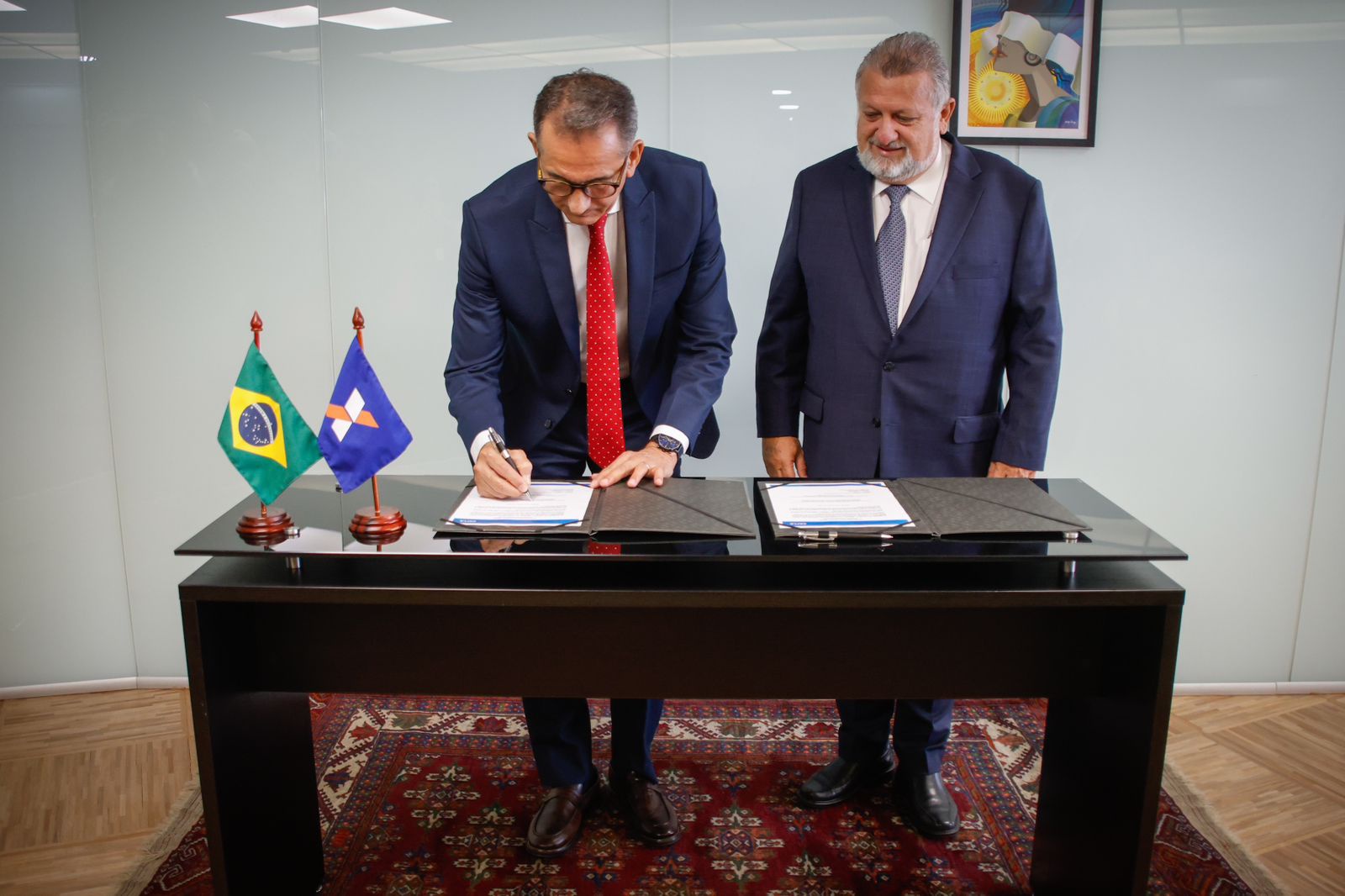 Na ocasião da assinatura do contrato, ministro Waldez Góes destacou a importância dos fundos constitucionais para reduzir desigualdades socioeconômicas regionais. (Foto: Márcio Pinheiro/MIDR)