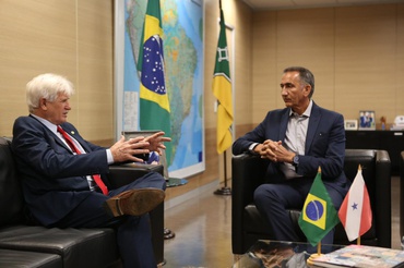Ministro recebe o deputado federal Airton Faleiro